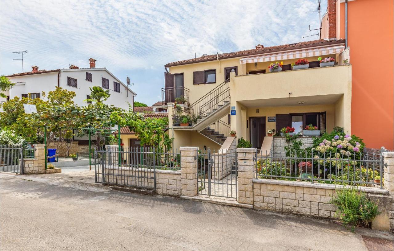 2 Bedroom Stunning Apartment In Rovinj Kültér fotó