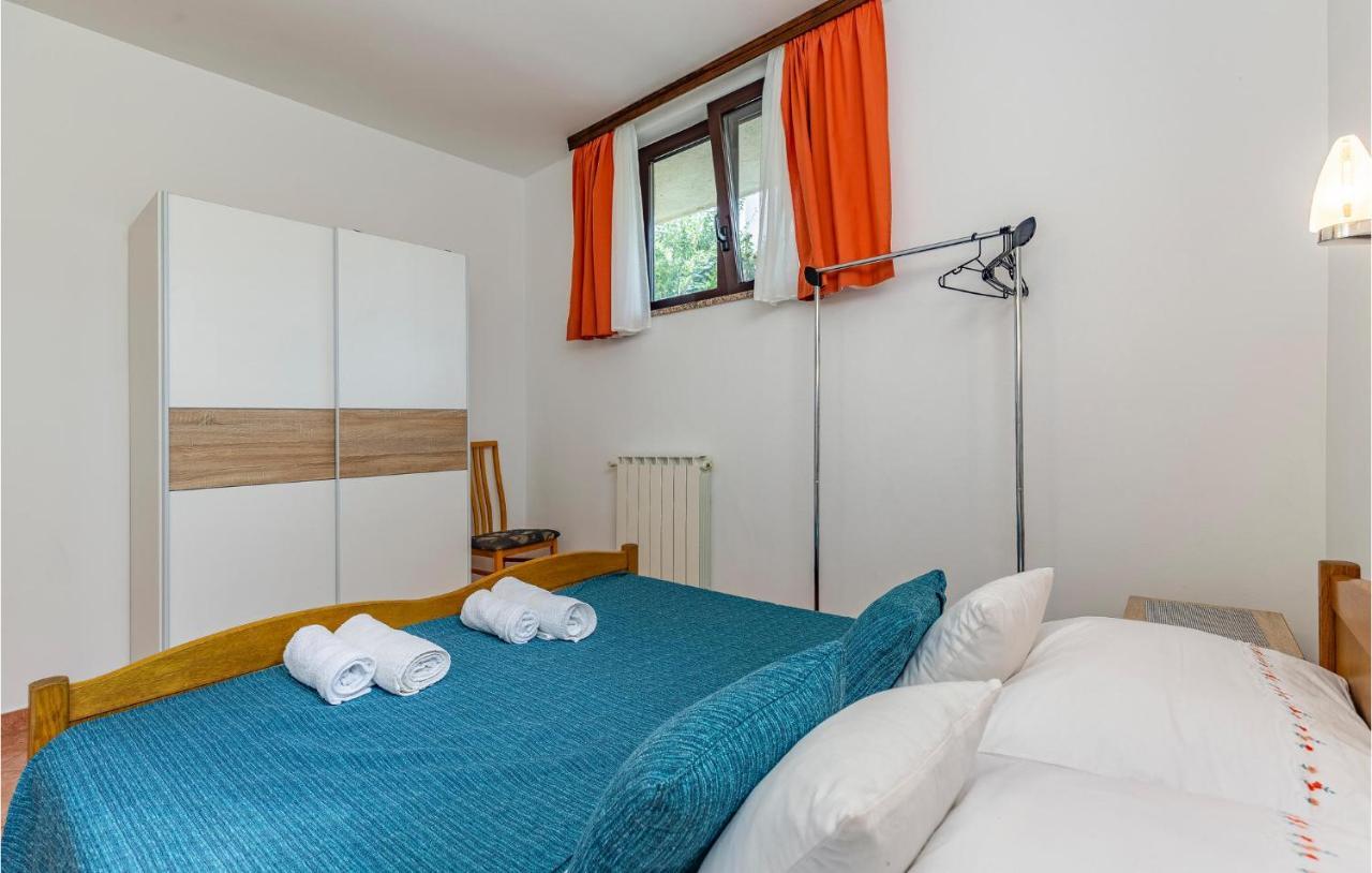 2 Bedroom Stunning Apartment In Rovinj Kültér fotó