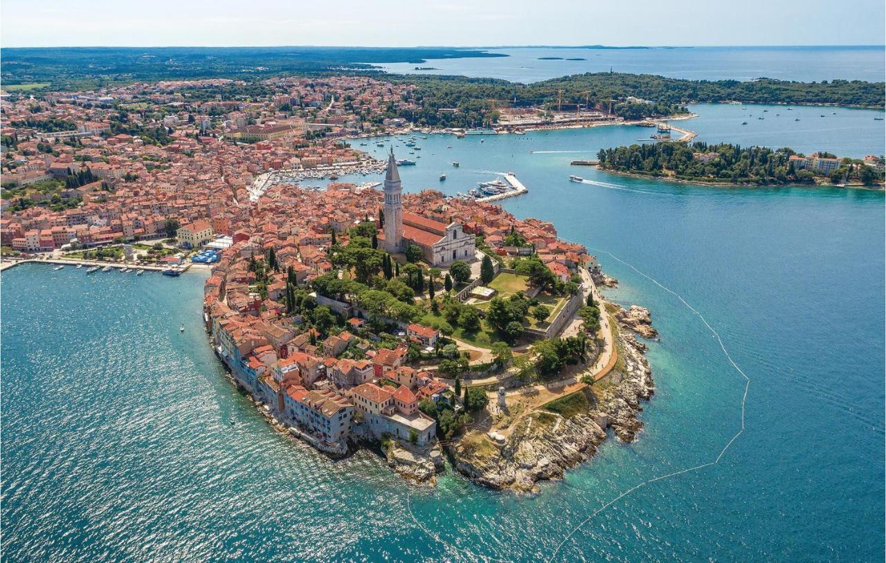 2 Bedroom Stunning Apartment In Rovinj Kültér fotó